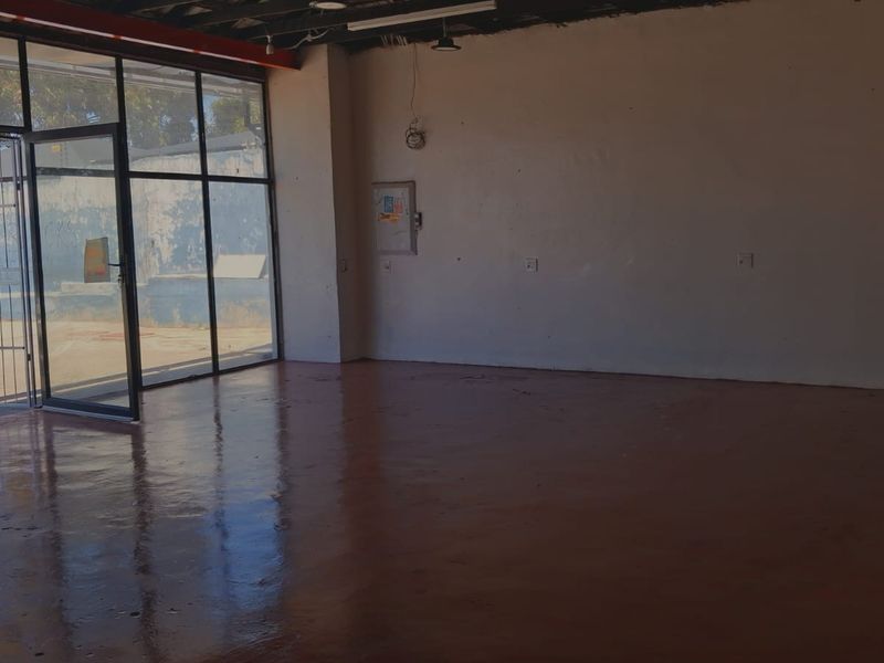 Prime 100m2 Retail / Showroom | Amalinda Main Road | R16 500 per month - Photo 2