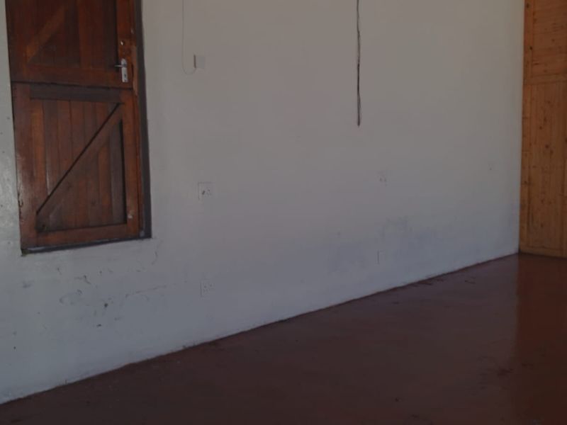 Prime 100m2 Retail / Showroom | Amalinda Main Road | R16 500 per month - Photo 3