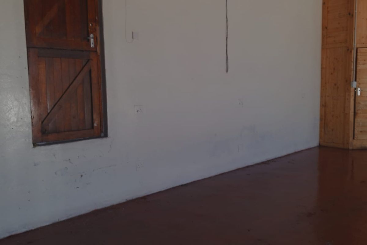 Prime 100m2 Retail / Showroom | Amalinda Main Road | R16 500 per month - Photo 3