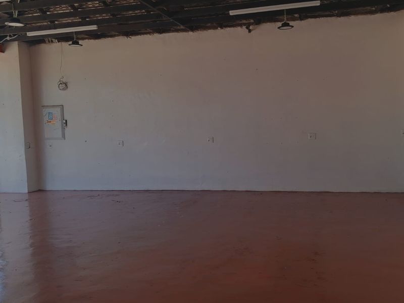 Prime 100m2 Retail / Showroom | Amalinda Main Road | R16 500 per month - Photo 4