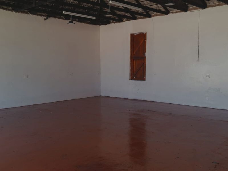 Prime 100m2 Retail / Showroom | Amalinda Main Road | R16 500 per month - Photo 10