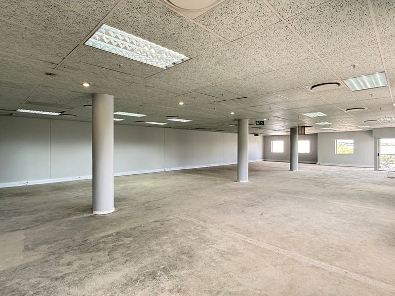 AAA-Grade 7,821m2 Freestanding Warehouse To Let in Centurion - Photo 10