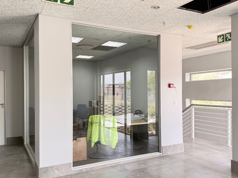 AAA-Grade 7,821m2 Freestanding Warehouse To Let in Centurion - Photo 5