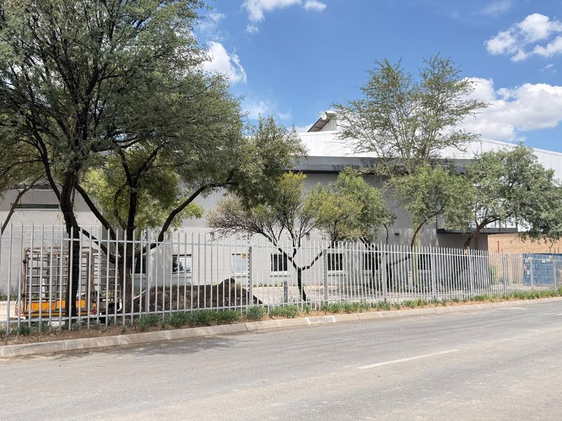 AAA-Grade 7,821m2 Freestanding Warehouse To Let in Centurion - Photo 3