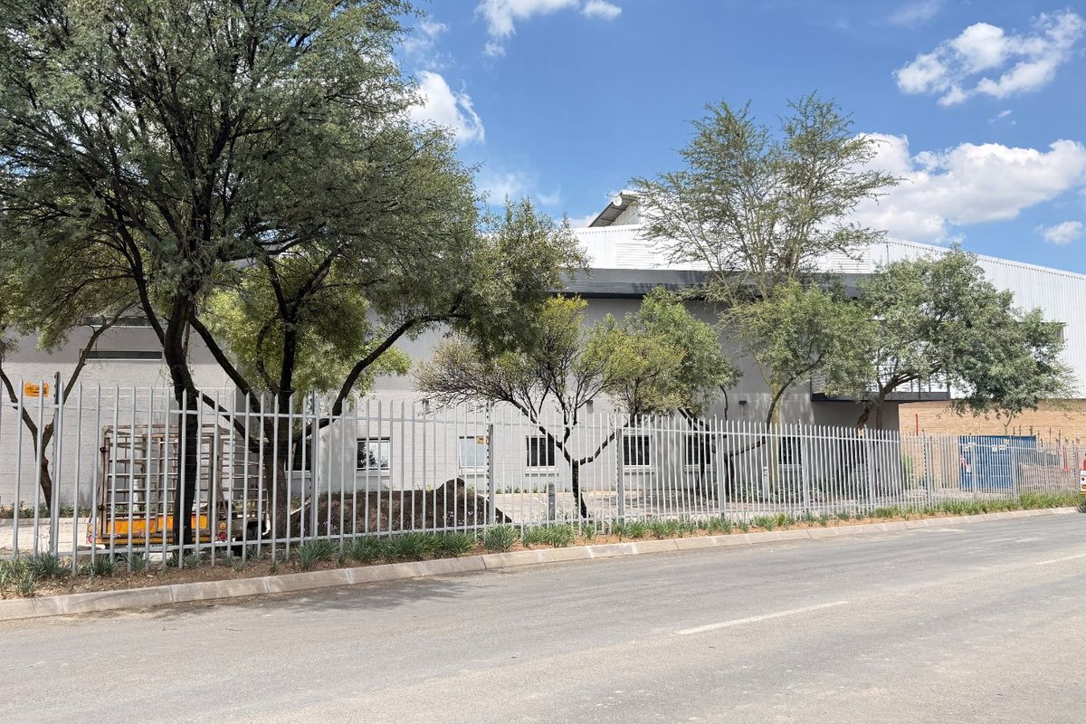 AAA-Grade 7,821m2 Freestanding Warehouse To Let in Centurion - Photo 3