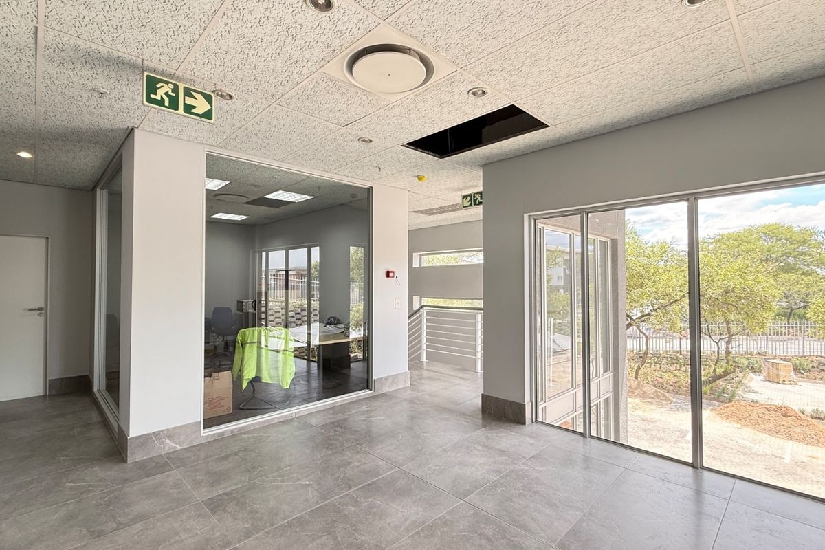 AAA-Grade 7,821m2 Freestanding Warehouse To Let in Centurion - Photo 4