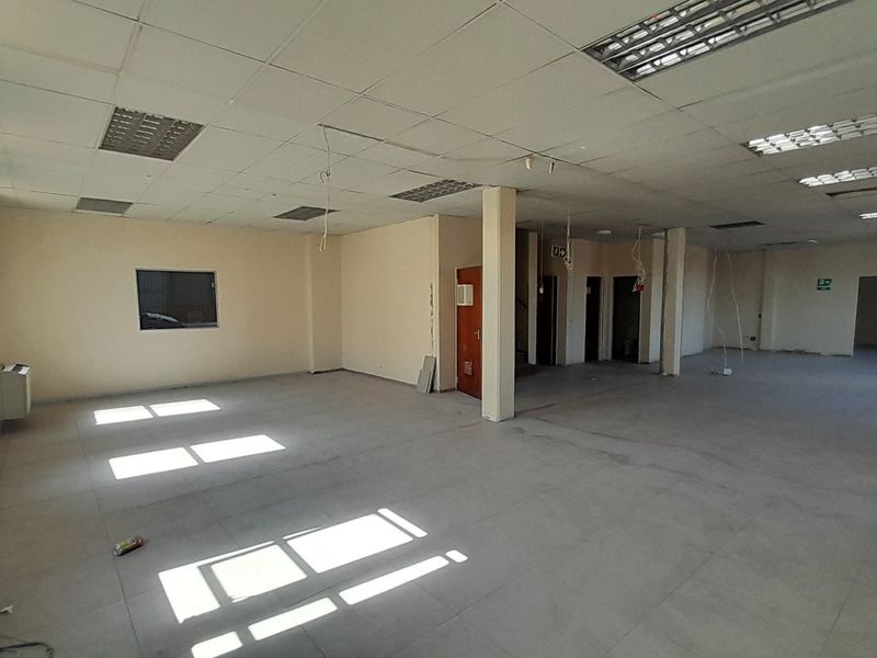 Height Access and Efficiency 1,560m Industrial Space Ready for Action - Photo 2