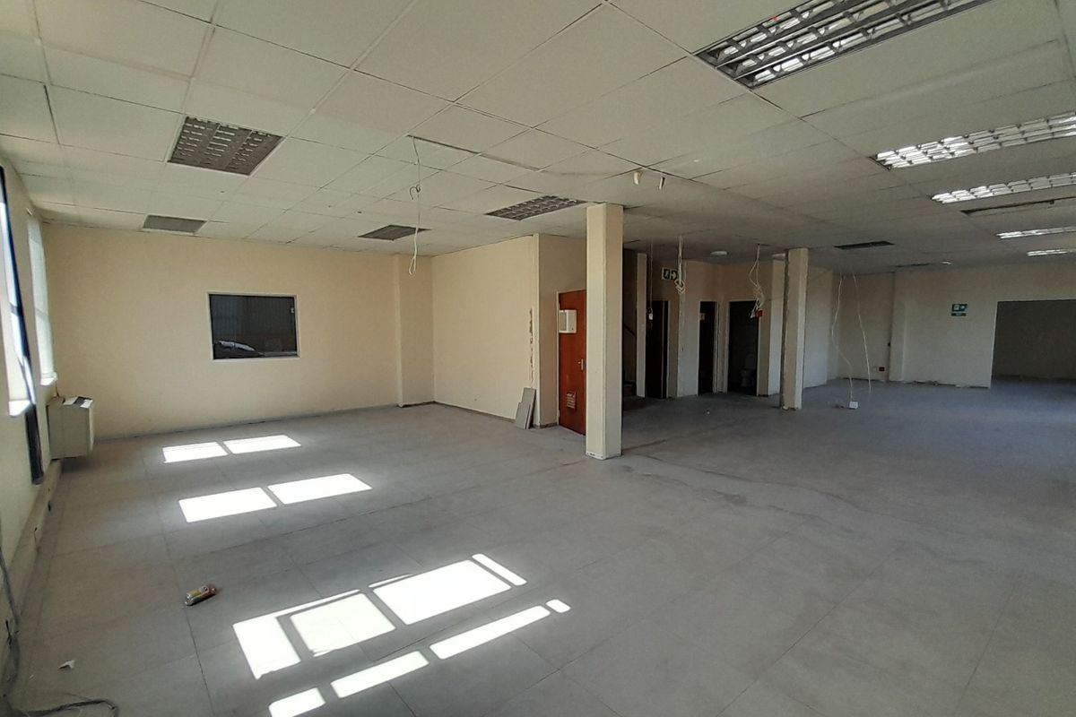 Height Access and Efficiency 1,560m Industrial Space Ready for Action - Photo 2