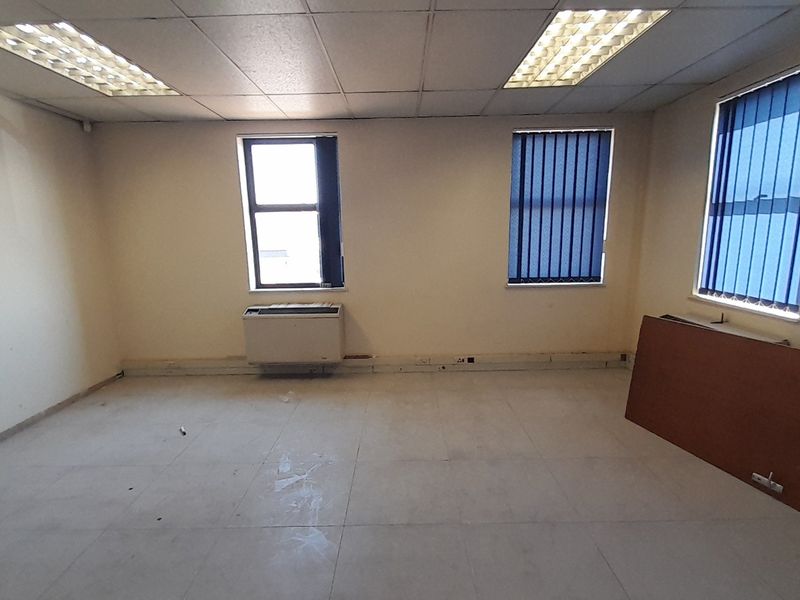 Height Access and Efficiency 1,560m Industrial Space Ready for Action - Photo 8