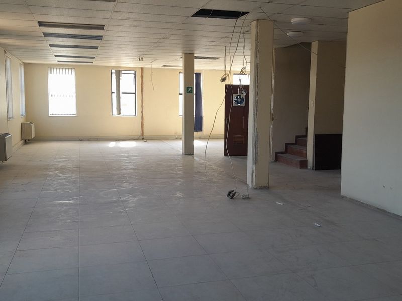 Height Access and Efficiency 1,560m Industrial Space Ready for Action - Photo 5