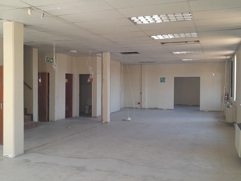 Height Access and Efficiency 1,560m Industrial Space Ready for Action - Photo 3
