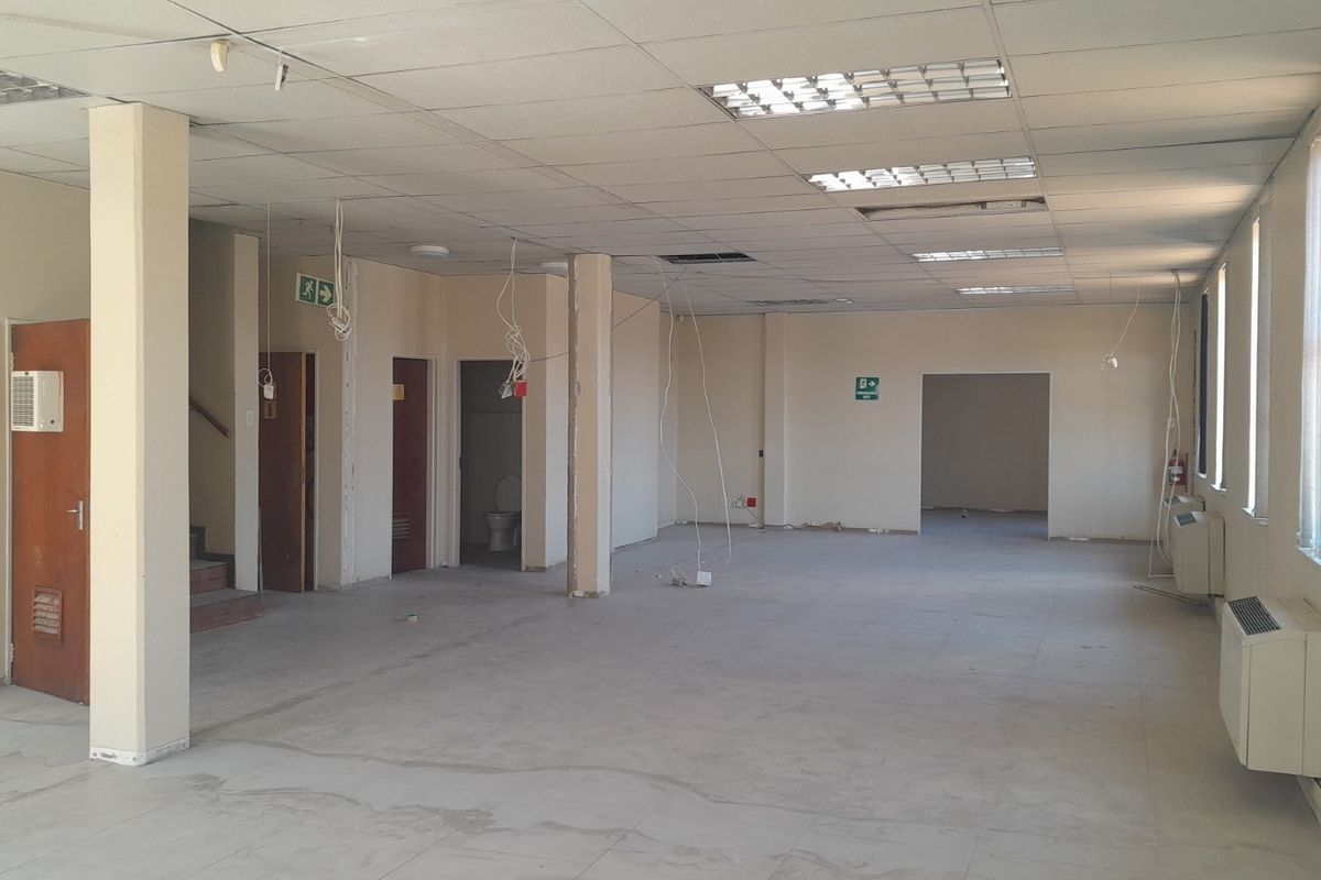 Height Access and Efficiency 1,560m Industrial Space Ready for Action - Photo 3