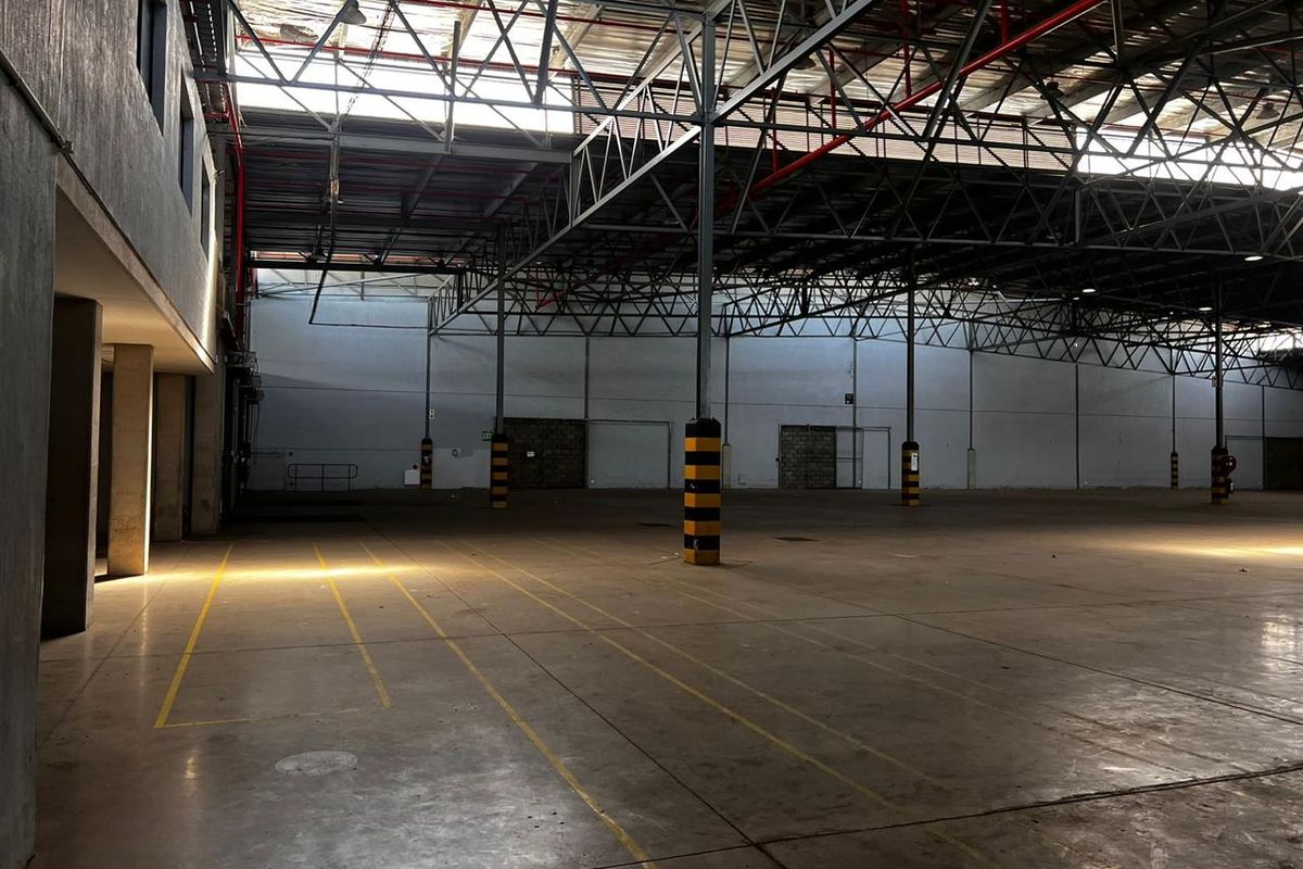 AAA-Grade Industrial Warehouse in Riverhorse Valley - Photo 2