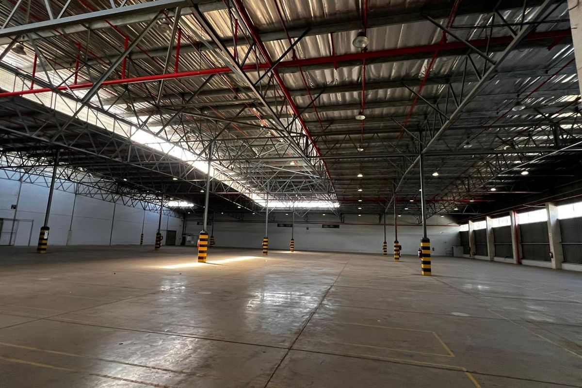 AAA-Grade Industrial Warehouse in Riverhorse Valley - Photo 4