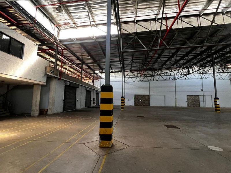 AAA-Grade Industrial Warehouse in Riverhorse Valley - Photo 5