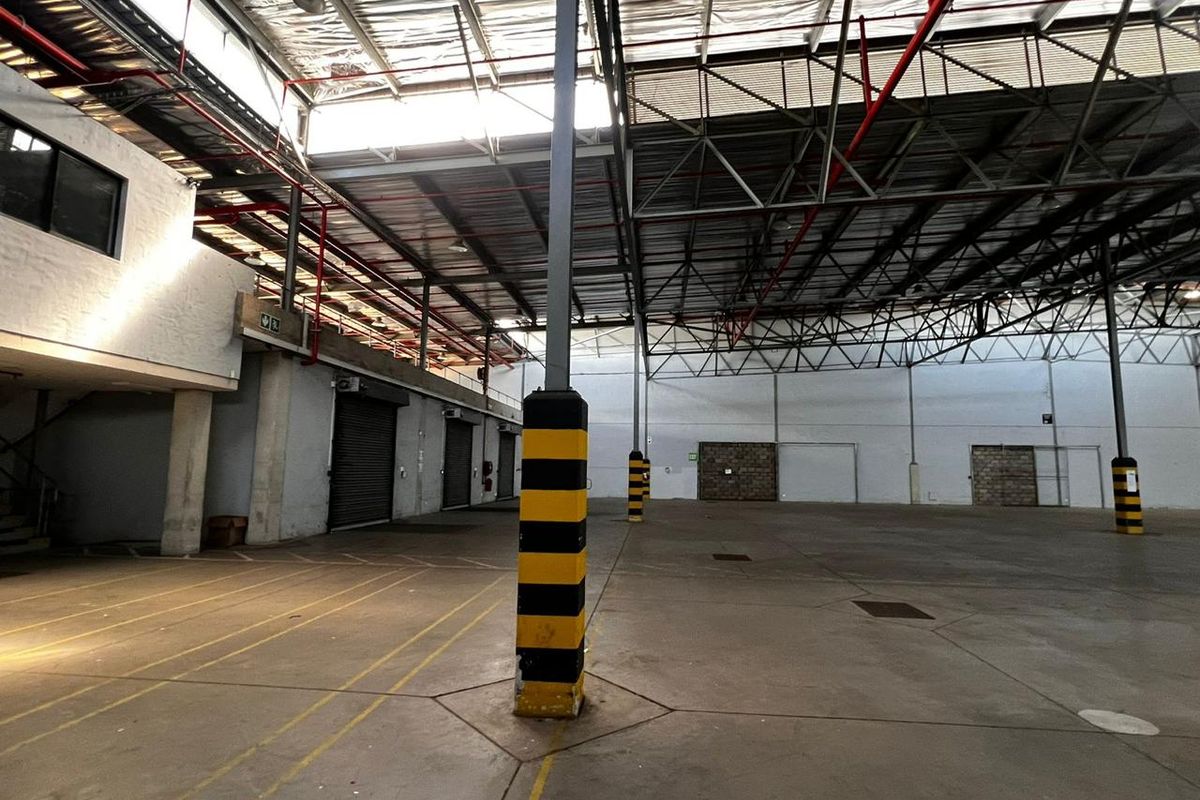 AAA-Grade Industrial Warehouse in Riverhorse Valley - Photo 5