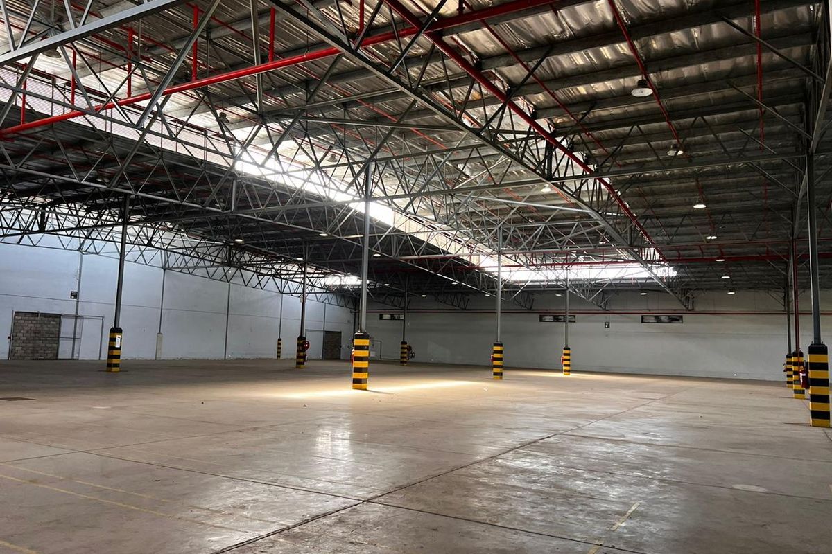 AAA-Grade Industrial Warehouse in Riverhorse Valley - Photo 3