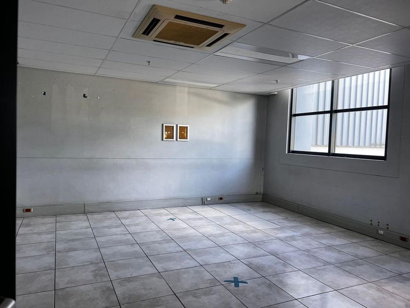 AAA-Grade Industrial Warehouse in Riverhorse Valley - Photo 10