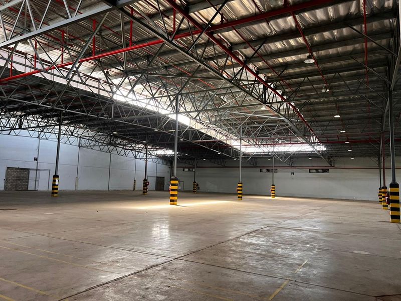 AAA-Grade Industrial Warehouse in Riverhorse Valley - Photo 3