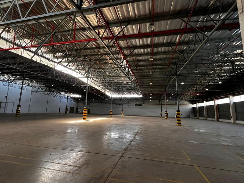 AAA-Grade Industrial Warehouse in Riverhorse Valley - Photo 4
