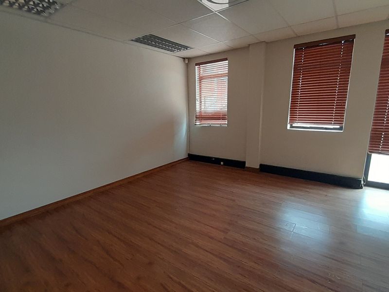 Small Footprint Smart Address 47m Ground Floor Office To Let - Photo 9