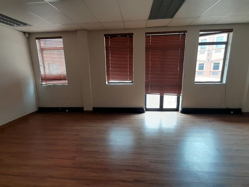 Small Footprint Smart Address 47m Ground Floor Office To Let - Photo 7