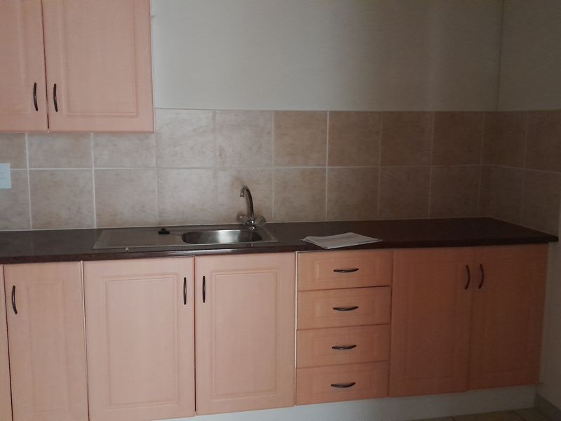 Small Footprint Smart Address 47m Ground Floor Office To Let - Photo 2