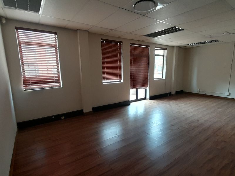 Small Footprint Smart Address 47m Ground Floor Office To Let - Photo 10