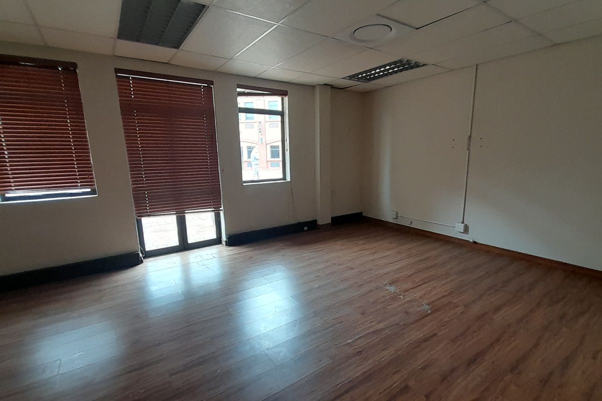 Small Footprint Smart Address 47m Ground Floor Office To Let - Photo 4