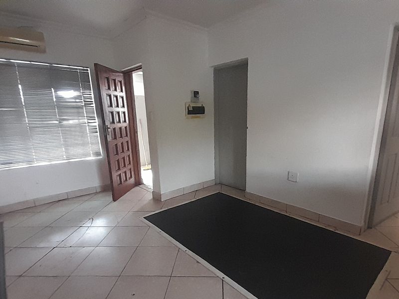 A Compact First Floor Space That Fits More Than Just Your Business - Photo 4