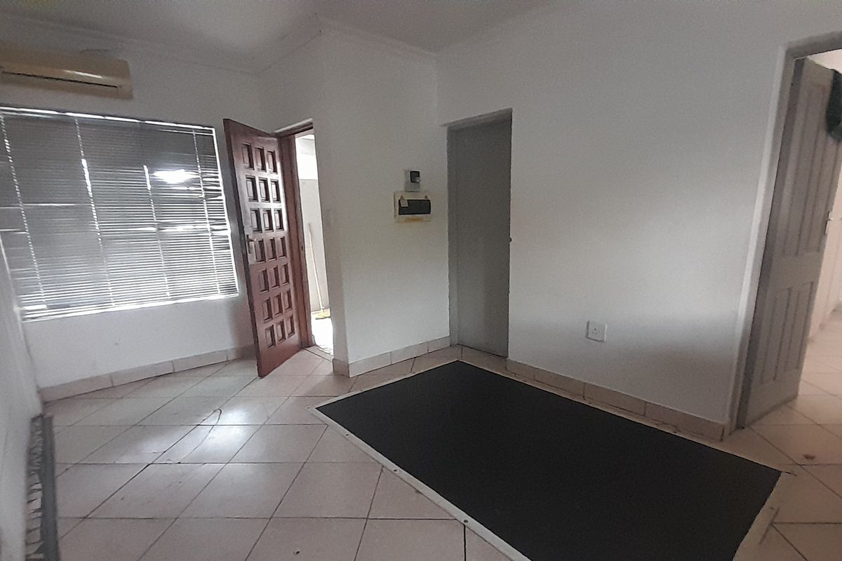 A Compact First Floor Space That Fits More Than Just Your Business - Photo 4