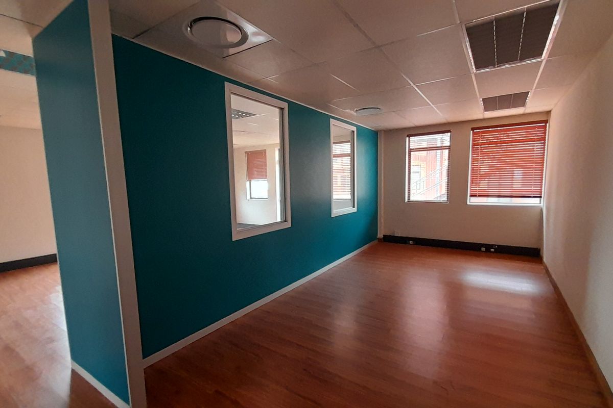 A Smart 74m Office Size in a Proven Business Address - Photo 5