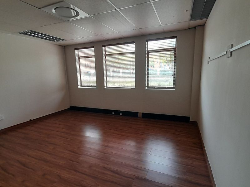 Compact Sharp 80m Office To Let In Boardwalk Office Park - Photo 6