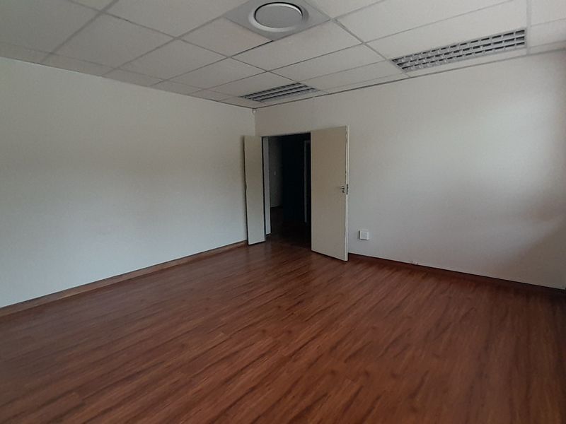Compact Sharp 80m Office To Let In Boardwalk Office Park - Photo 10