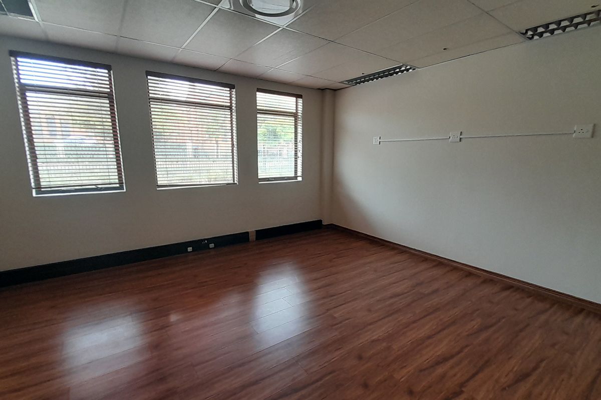 Compact Sharp 80m Office To Let In Boardwalk Office Park - Photo 4
