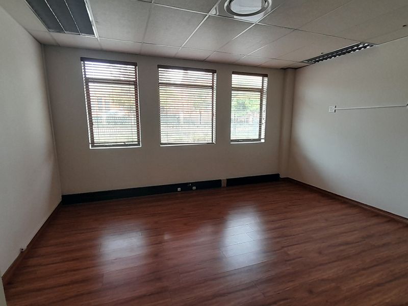 Compact Sharp 80m Office To Let In Boardwalk Office Park - Photo 5