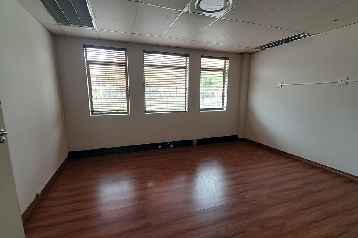 Compact Sharp 80m Office To Let In Boardwalk Office Park - Photo 5