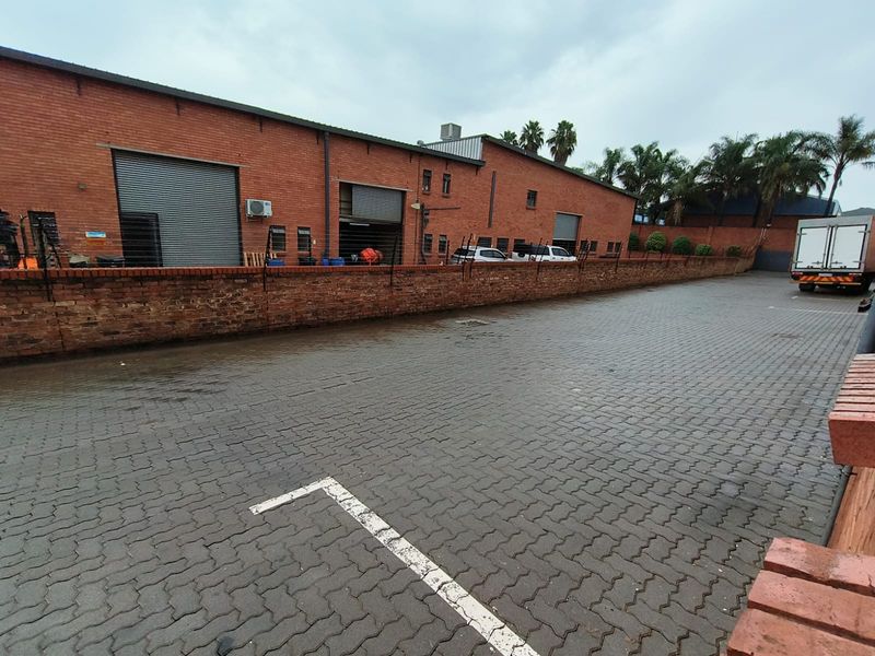 267m2 Industrial Warehouse to Let in Secure Business Park - Photo 8