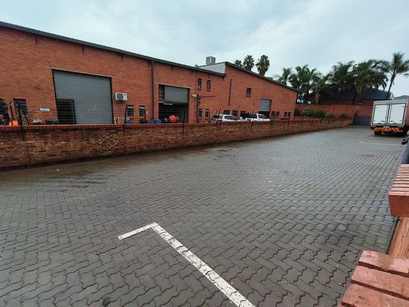 267m2 Industrial Warehouse to Let in Secure Business Park - Photo 9