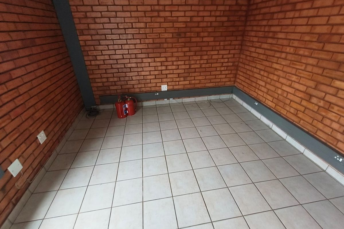 267m2 Industrial Warehouse to Let in Secure Business Park - Photo 3