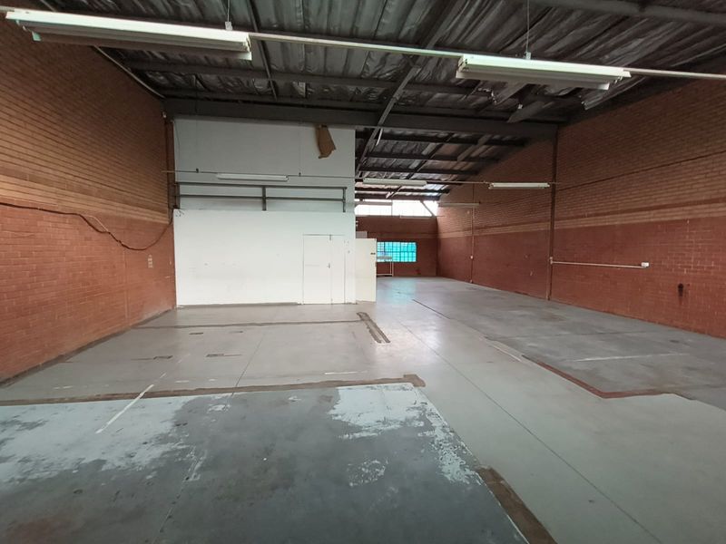 340m2 Warehouse to Let in Hennopspark, Centurion | Secure Industrial Unit in Edward Park - Photo 9