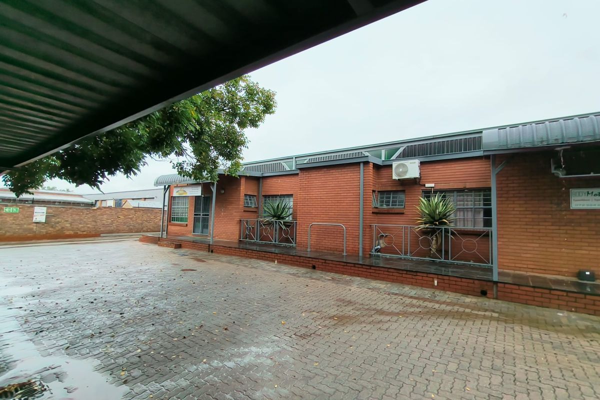 340m2 Warehouse to Let in Hennopspark, Centurion | Secure Industrial Unit in Edward Park - Photo 5
