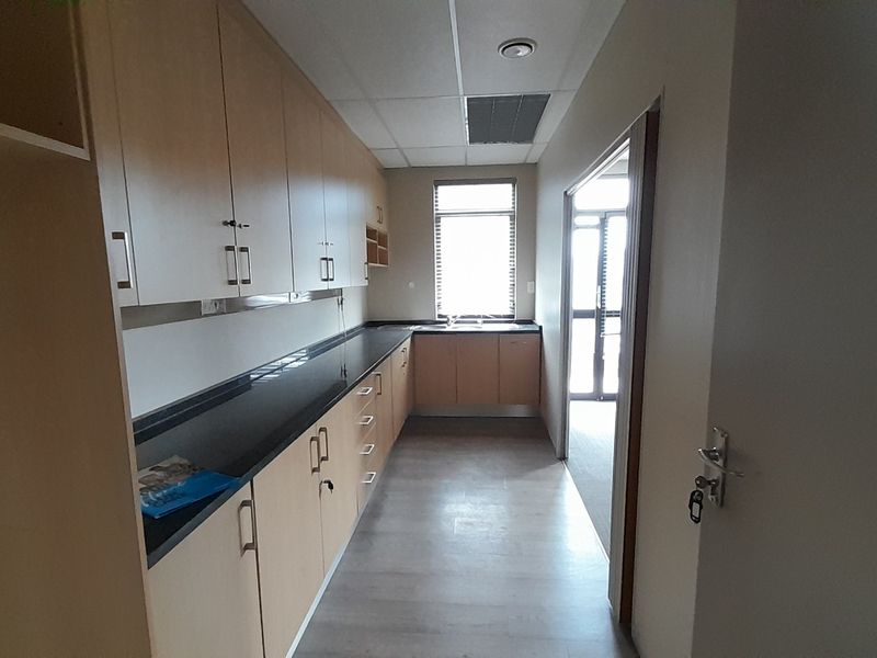 Where Serious Business Feels Effortless 297m Presence in a Premium Pretoria East Address - Photo 7