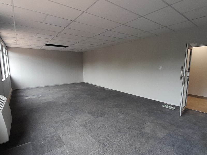 Professional and Easy to Step Into 66m First Floor Office - Photo 9