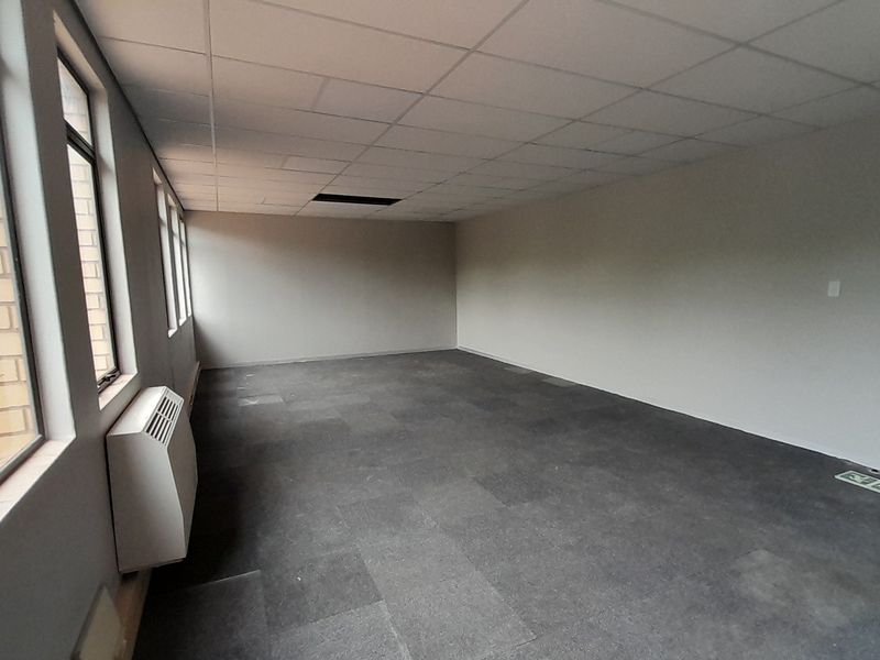 Professional and Easy to Step Into 66m First Floor Office - Photo 7