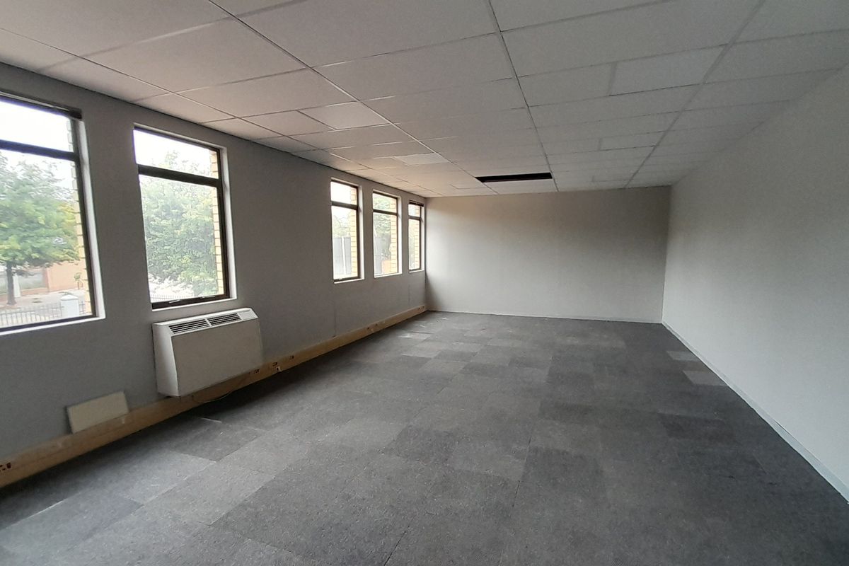 Professional and Easy to Step Into 66m First Floor Office - Photo 4