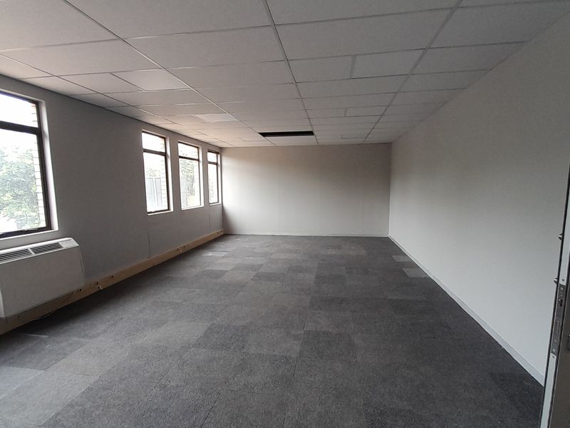Professional and Easy to Step Into 66m First Floor Office - Photo 3