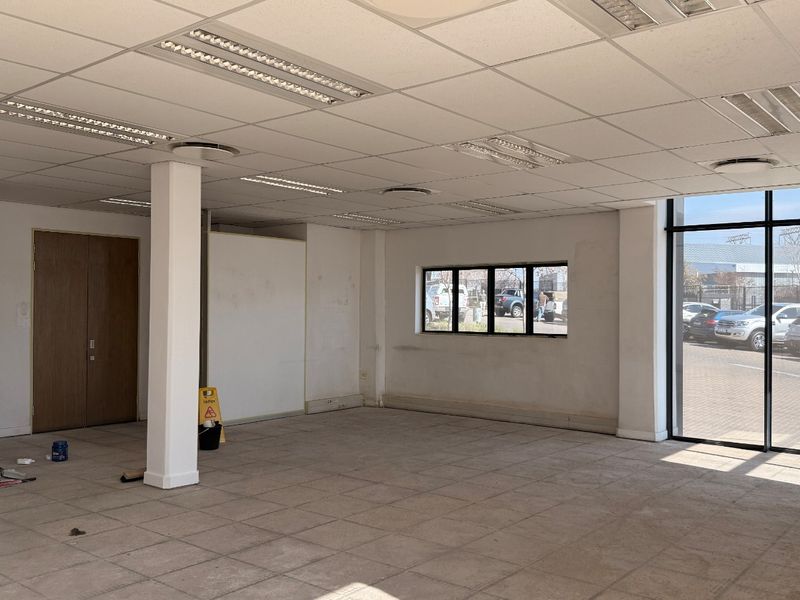 Premium 1,100m2 Warehouse To Let in Old Mint Industrial Park in Louwlardia, Centurion - Photo 5