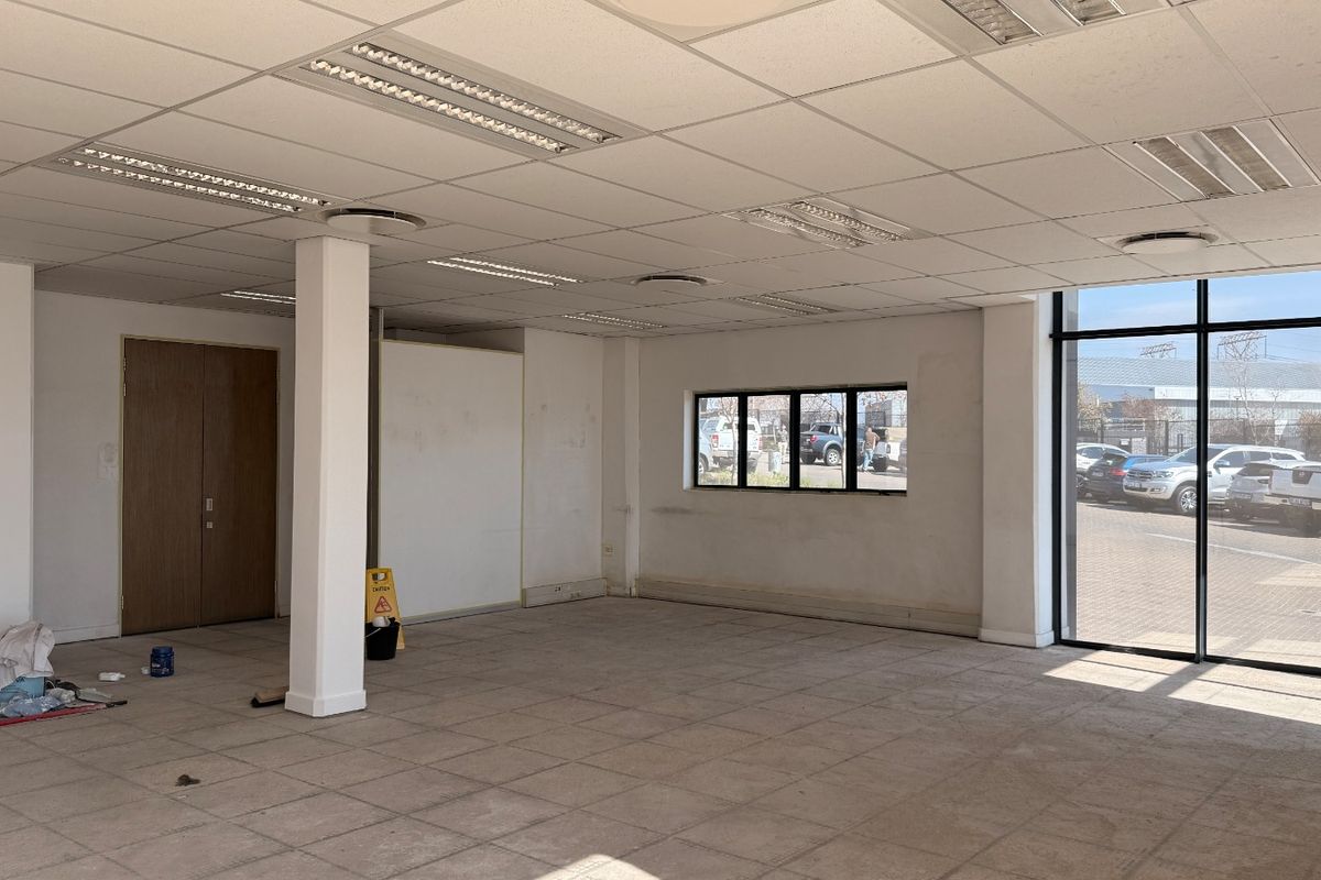 Premium 1,100m2 Warehouse To Let in Old Mint Industrial Park in Louwlardia, Centurion - Photo 5
