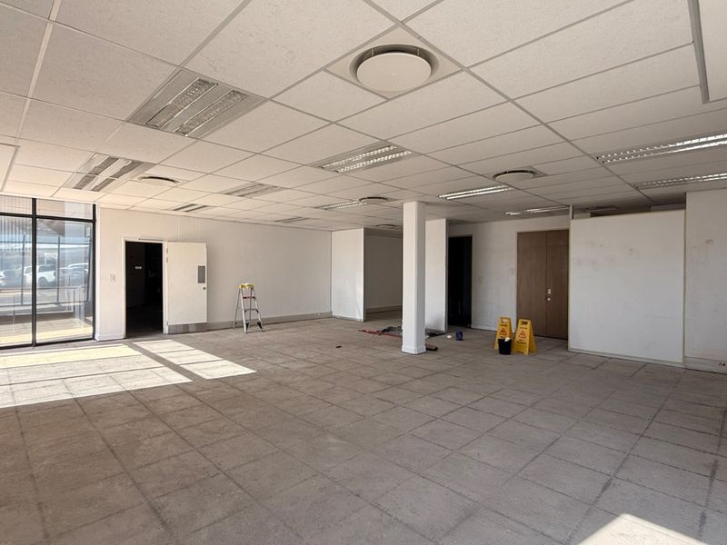 Premium 1,100m2 Warehouse To Let in Old Mint Industrial Park in Louwlardia, Centurion - Photo 6